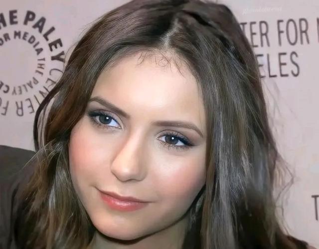 太炸裂!欧美界女星Nina Dobrev被称为最美的“吸血鬼女王”太漂亮!