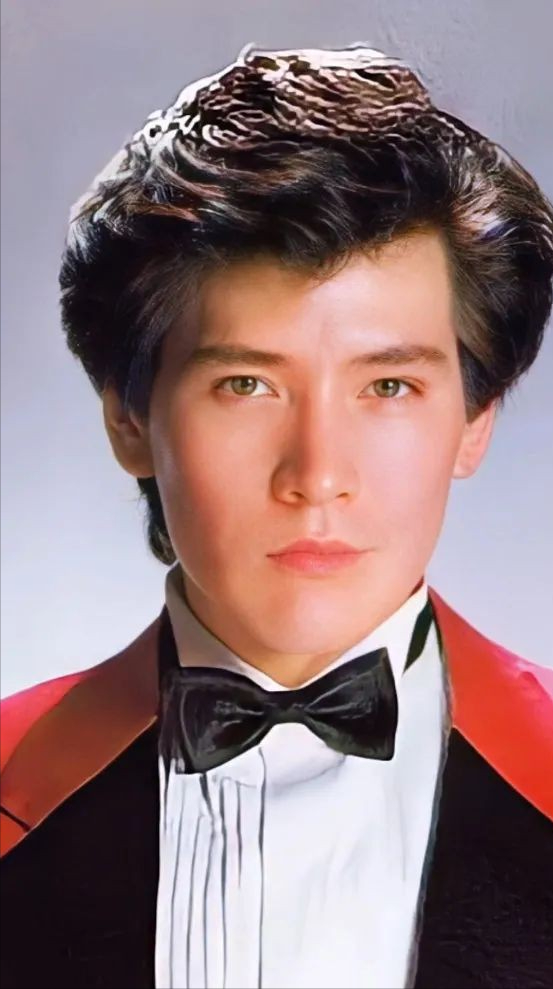 终于明白费翔没有老婆没有孩子的原因了！看他和许知远对谈就明白