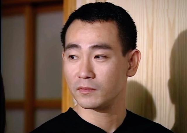 看了欧阳震华和林保怡,才明白男人可以不帅,但一定要有气质