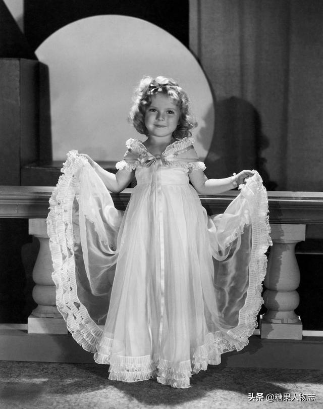 秀兰邓波儿：7岁拿奥斯卡22岁退圈，从资本的宠儿到弃儿，怪谁？