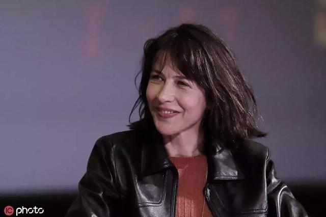 苏菲·玛索从初吻里展现的一眼如沐春风，到52岁时神秘曼妙，令人领略女性之美的至高境界