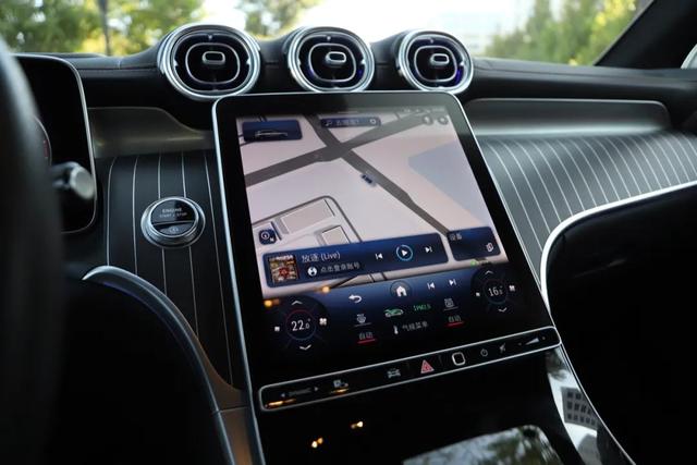 奔驰GLC:奔驰7座SUV优惠15万!内饰氛围感拉满,轴距2977mm!