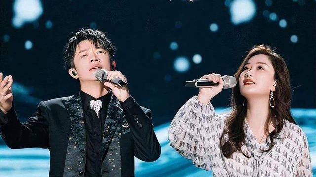 凤凰传奇:五五分账24年,风光背后有艰辛