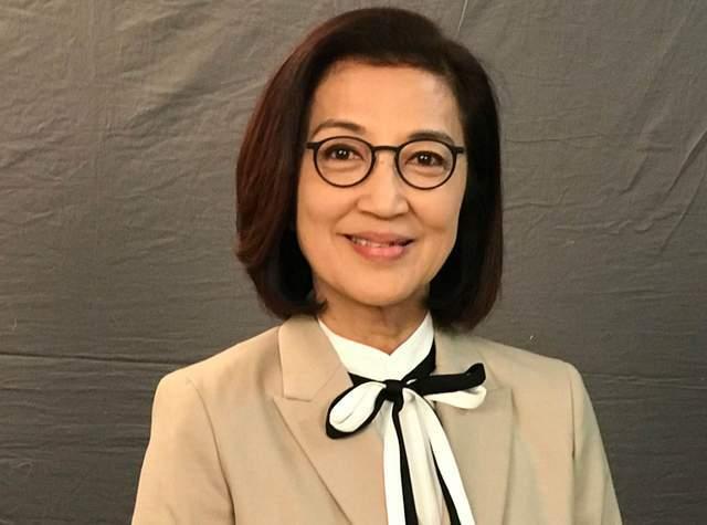 73岁“香港公主”曝近况,满头黑发风韵犹存,晒百万元包自认富裕