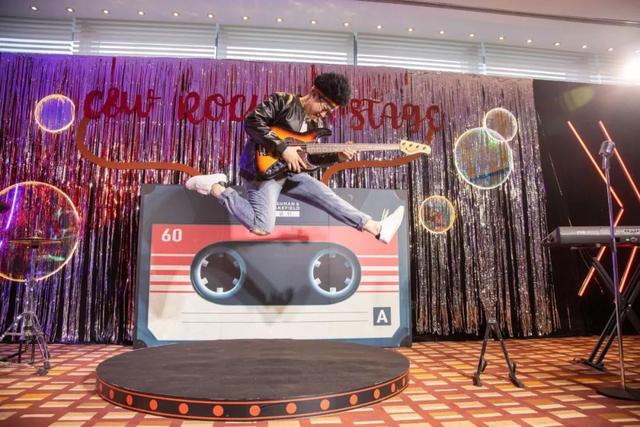 网传最惨年会吃盒饭,太难了!来康康别人家的神仙年会