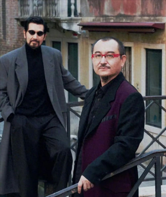 终于明白费翔没有老婆没有孩子的原因了！看他和许知远对谈就明白