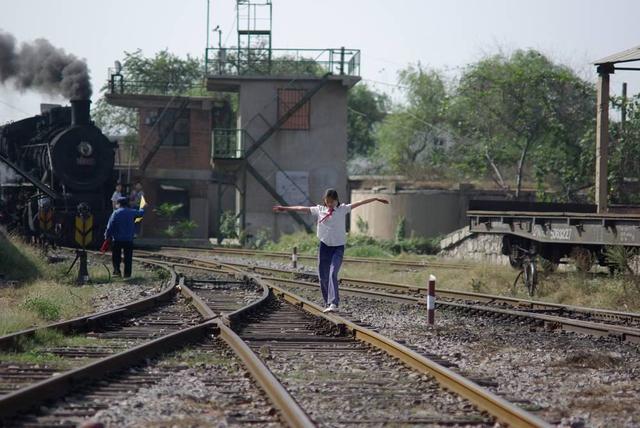 豆瓣8.7分，蒋雯丽处女作《我们天上见》用什么惊艳了我们的眼？