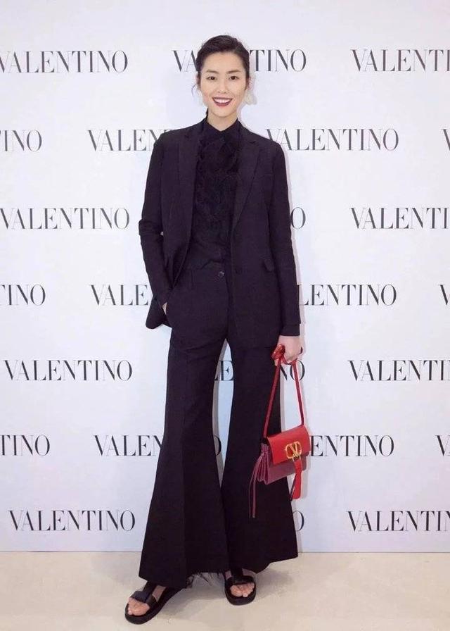 喇叭裤“一键拉腿”功能正式开启