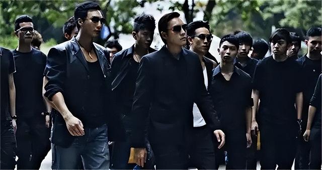 为什么香港有那么多黑帮？1997年香港回归，黑帮到底去哪了？