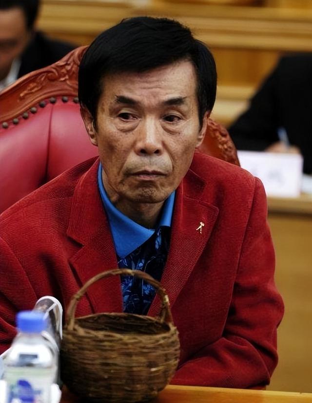 何庆魁儿子为77岁的父亲办八十大寿，魏三台上发火，寿宴成笑话！