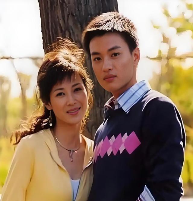 《亮剑》20年后，两位演员遗憾离世，漂亮的“秀芹”低调嫁人