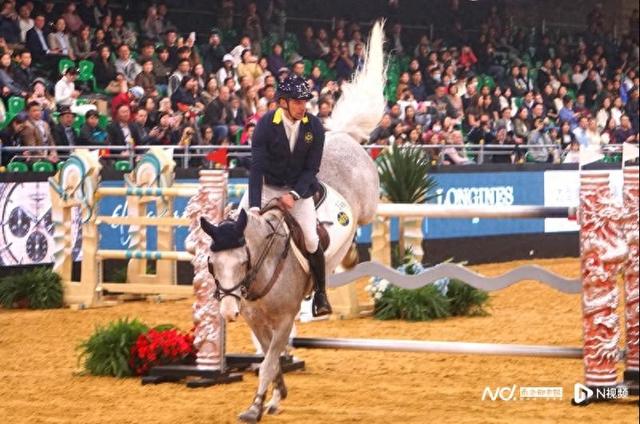 国际马术盛典首次在香港举办，顶尖骑手驾骏马良驹越障争先