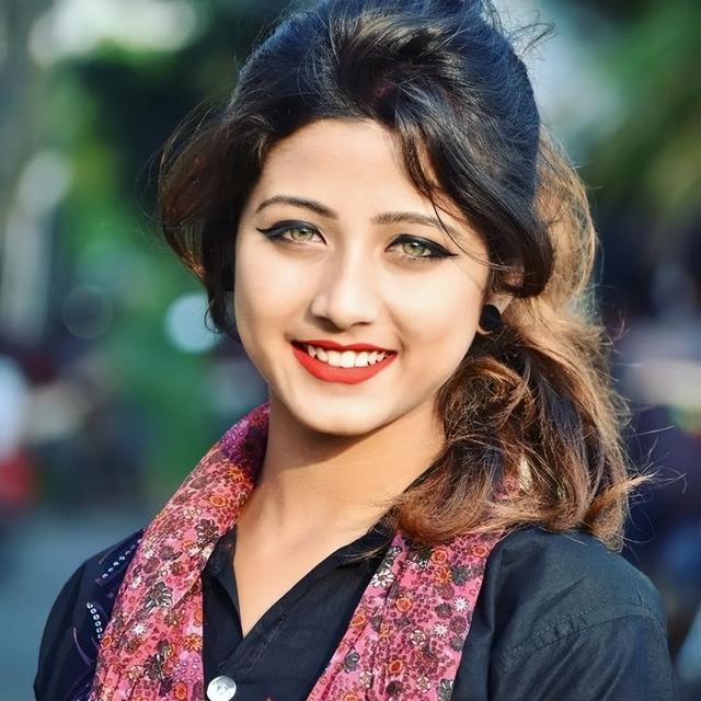 印度美女花期太短：19年爆红的17岁“油彩少女”，婚后胖到认不出