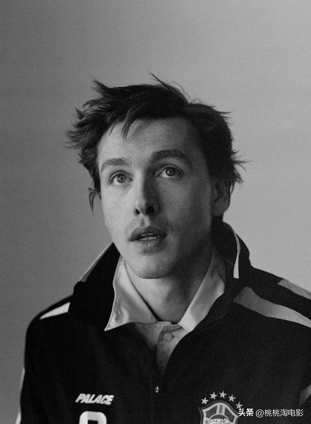 95后英伦男星哈里斯·迪金森杂志大片，忧郁文艺气质星途坦荡