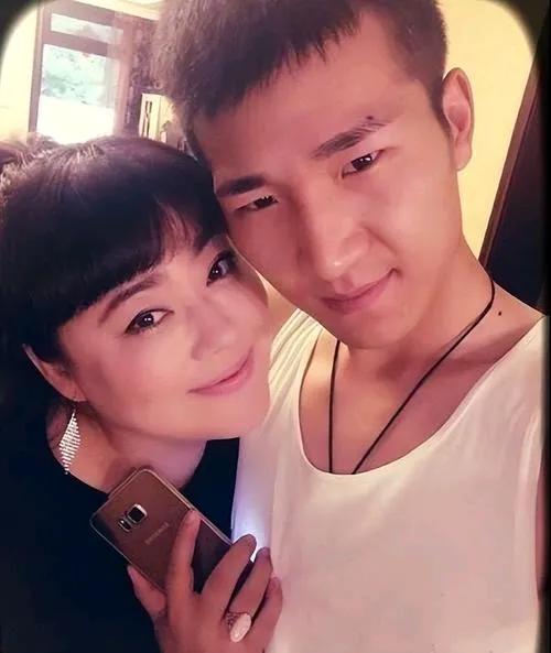 李菁菁现状:住北京宋庄别墅与父母一起生活,复出赚钱不再谈恋爱