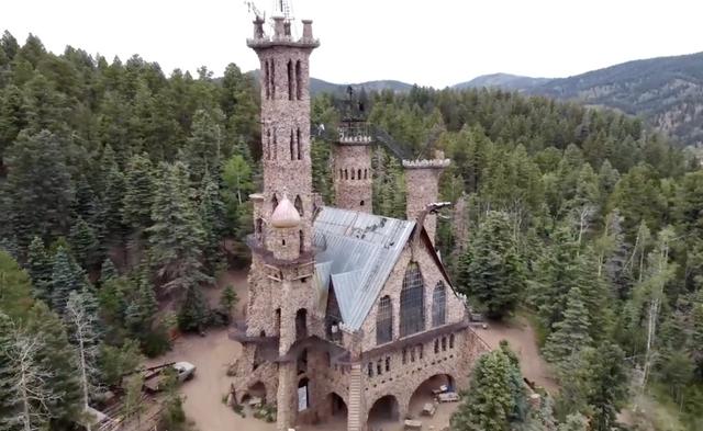 一句玩笑，美国少年用半个世纪，给自己造了一座奇幻城堡!