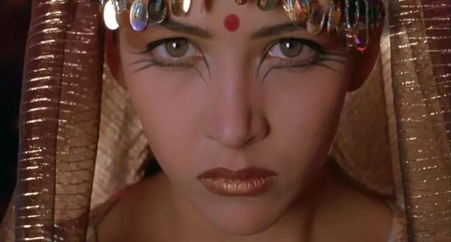 苏菲·玛索从初吻里展现的一眼如沐春风，到52岁时神秘曼妙，令人领略女性之美的至高境界