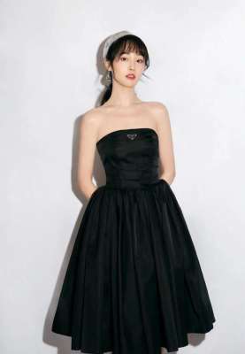 郑爽妈妈(自己想当明星当不上，就逼女儿当，狼妈刘艳是如何“毁掉”郑爽的)