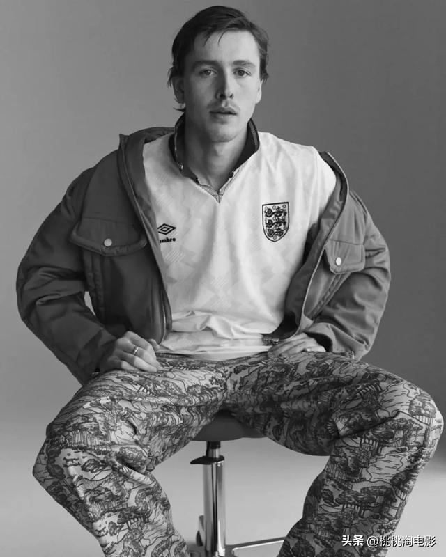 95后英伦男星哈里斯·迪金森杂志大片，忧郁文艺气质星途坦荡