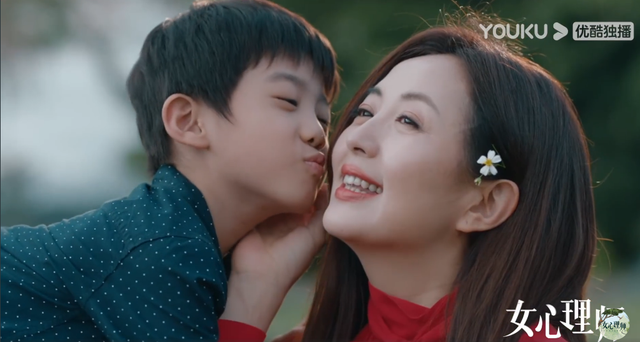 演员杨童舒：34岁意外怀孕，嫁圈外老公生一子，生活平凡却很幸福