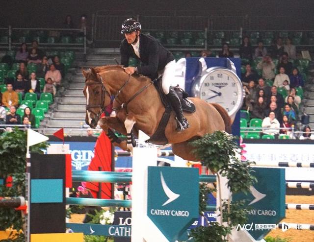 国际马术盛典首次在香港举办，顶尖骑手驾骏马良驹越障争先