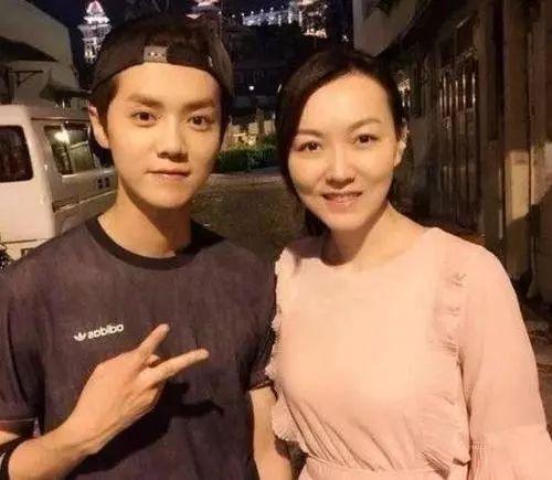 明星与父母合照：刘诗诗妈妈有气质，杨迪妈妈最让我惊讶