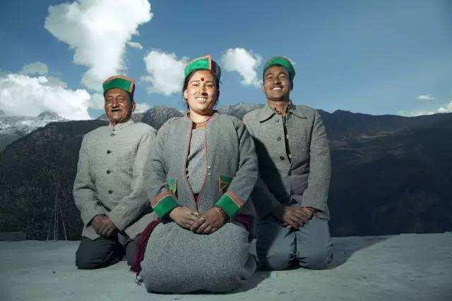 一妻多夫制，一家人是怎么生活在一起的？女性根本就是受罪