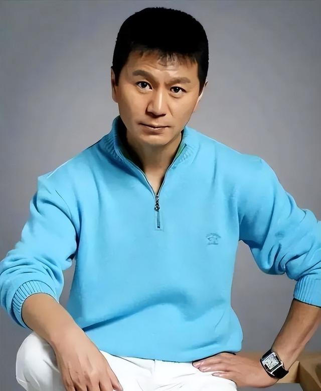 为了嫁给大自己22岁的吴若甫,她饱受舆论风波,如今生活令人羡慕