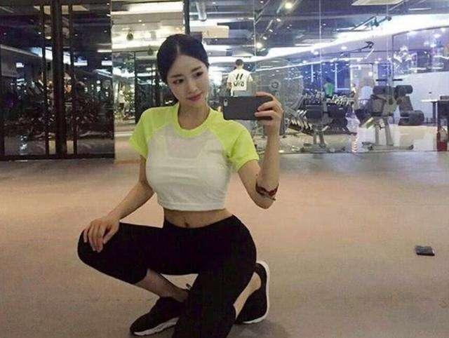 健身女神李恩美,精致五官,小蜂腰+大长腿,分享她的健身秘籍