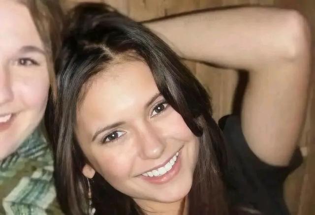 太炸裂!欧美界女星Nina Dobrev被称为最美的“吸血鬼女王”太漂亮!