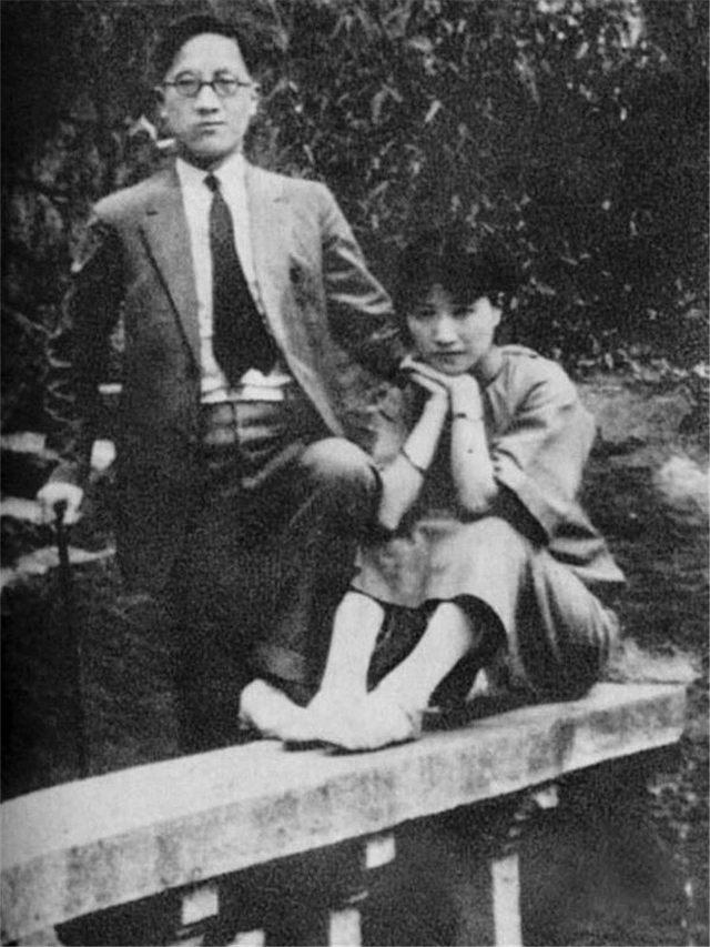 大诗人徐志摩:一表人才,逼原配打胎被骂,下场极惨手脚烧成焦炭