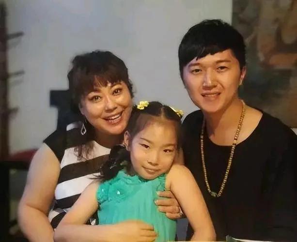 李菁菁现状:住北京宋庄别墅与父母一起生活,复出赚钱不再谈恋爱