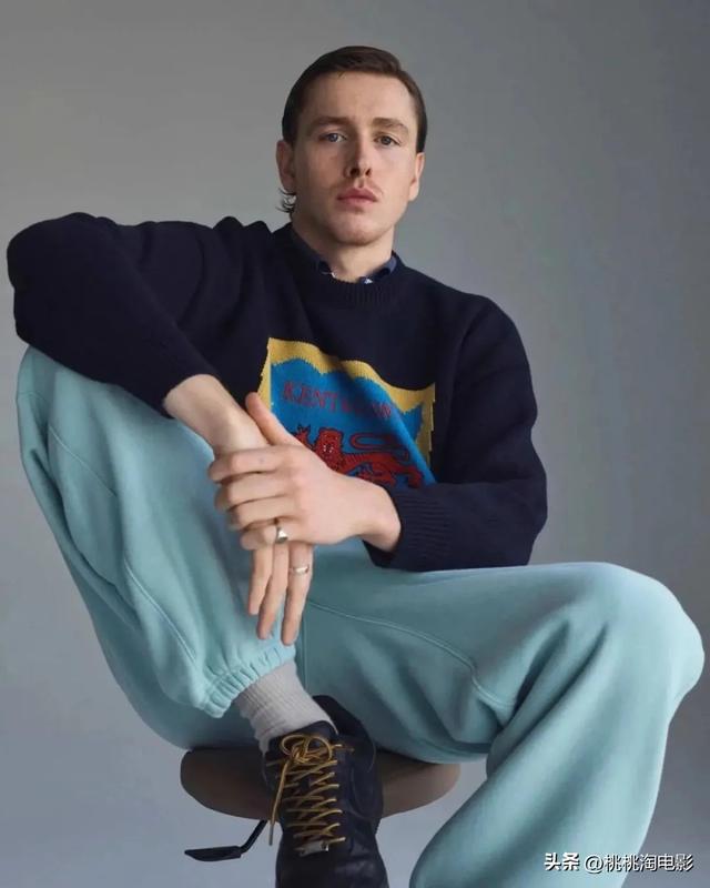 95后英伦男星哈里斯·迪金森杂志大片，忧郁文艺气质星途坦荡
