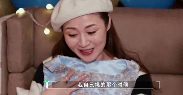 51岁亚视花旦万绮雯再扮蓝凤萍，身材纤细，如今转行开民宿生意好