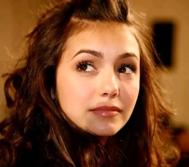 太炸裂!欧美界女星Nina Dobrev被称为最美的“吸血鬼女王”太漂亮!