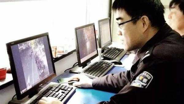 男子当街上演4次“换装秀” 竟是为了……