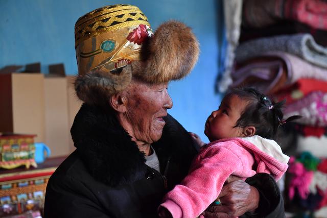 苦难和新生——西藏翻身农奴影像档案：巴桑