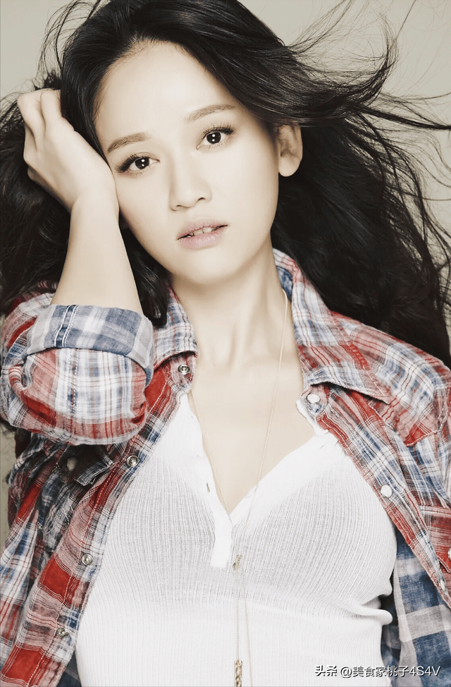 娱乐圈颜值担当陈乔恩，大眼睛+好身材，美到犯规！