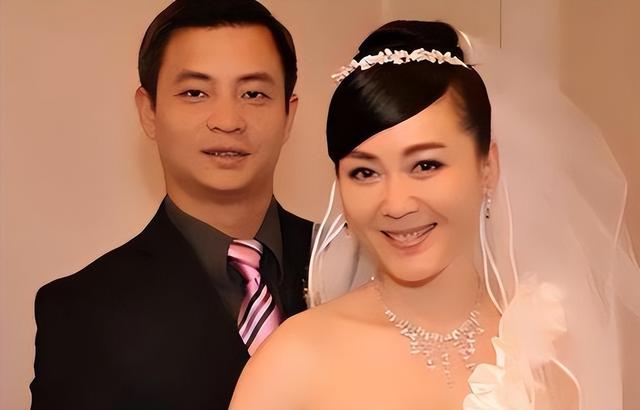 体操兄弟成世界冠军，退役后娶美貌妻子，如今身价上亿没有孩子