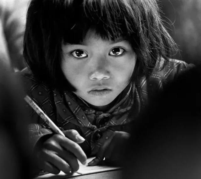 30年前，她因一双“大眼睛”震撼全国，安徽女孩苏明娟现在怎么样了？