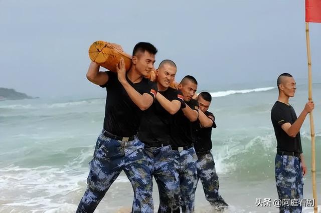 油嘴滑舌的蒋小鱼，为什么能够领导鲁炎、张冲