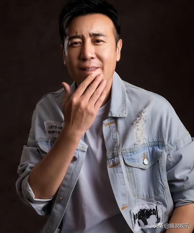 3岁丧父，靠吃姐姐奶水长大，成名后的于和伟为8个哥哥姐姐买房