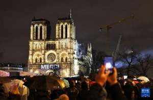 这个疯狂的世界(“这个世界有点疯狂”：巴黎圣母院重启仪式下的政治风暴｜国际观察)
