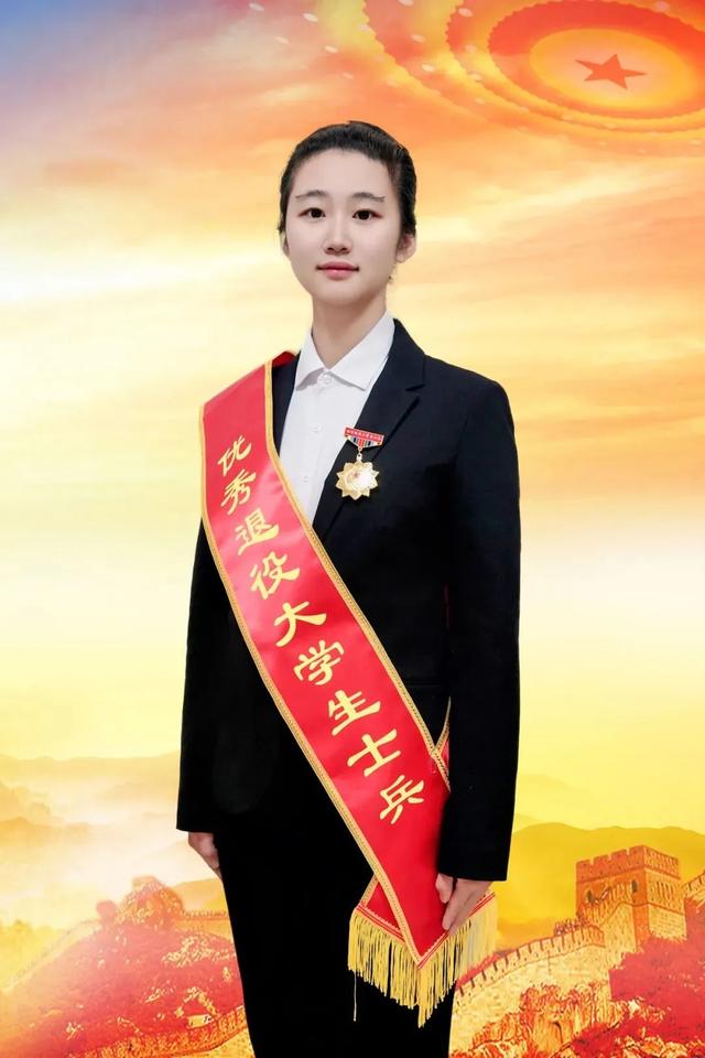 二次入伍，二等功！她有了新身份……