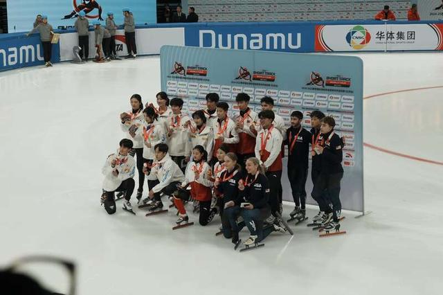 Chinese Team Clinches Gold in Mixed Relay at Short Track Speed Skating World Cup Beijing