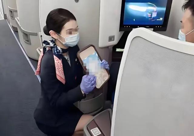 机场礼品失踪事件：杨亘的无妄之灾，机组的离谱操作