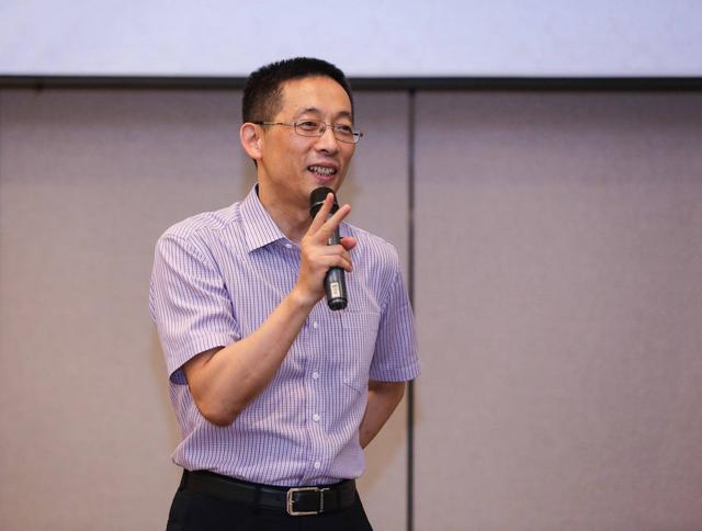 施一公不仅妻子是高考状元，爷爷还是985校长，父母也毕业于名校