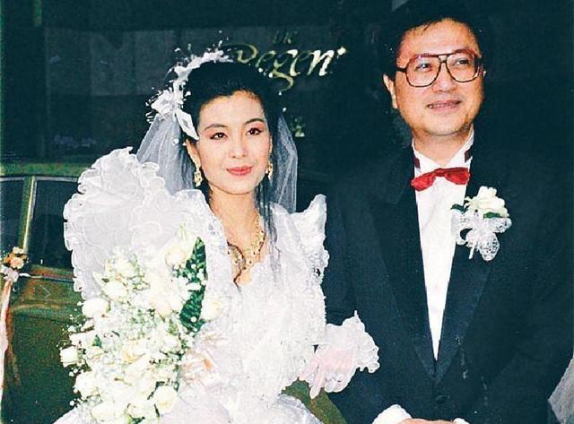 1990年，21岁伍咏薇嫁给52岁富豪翁江培，13天后丈夫离开人世