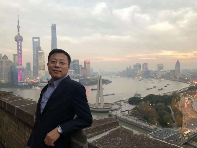 刚刚,外交部迎来新发言人,是位“网红外交官”