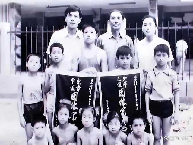 体操兄弟成世界冠军，退役后娶美貌妻子，如今身价上亿没有孩子